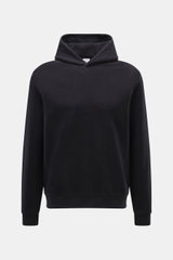 Frontale Nahaufnahme des 04651/ A trip in a bag Kapuzenpullover 'CW Hoodie' navy mit praktischer Kapuze, Regular Fit, weichem Griff, Mix aus Wolle und Baumwolle, kleinem Weblabel in der Seitennaht und komfortablen Rippbündchen.