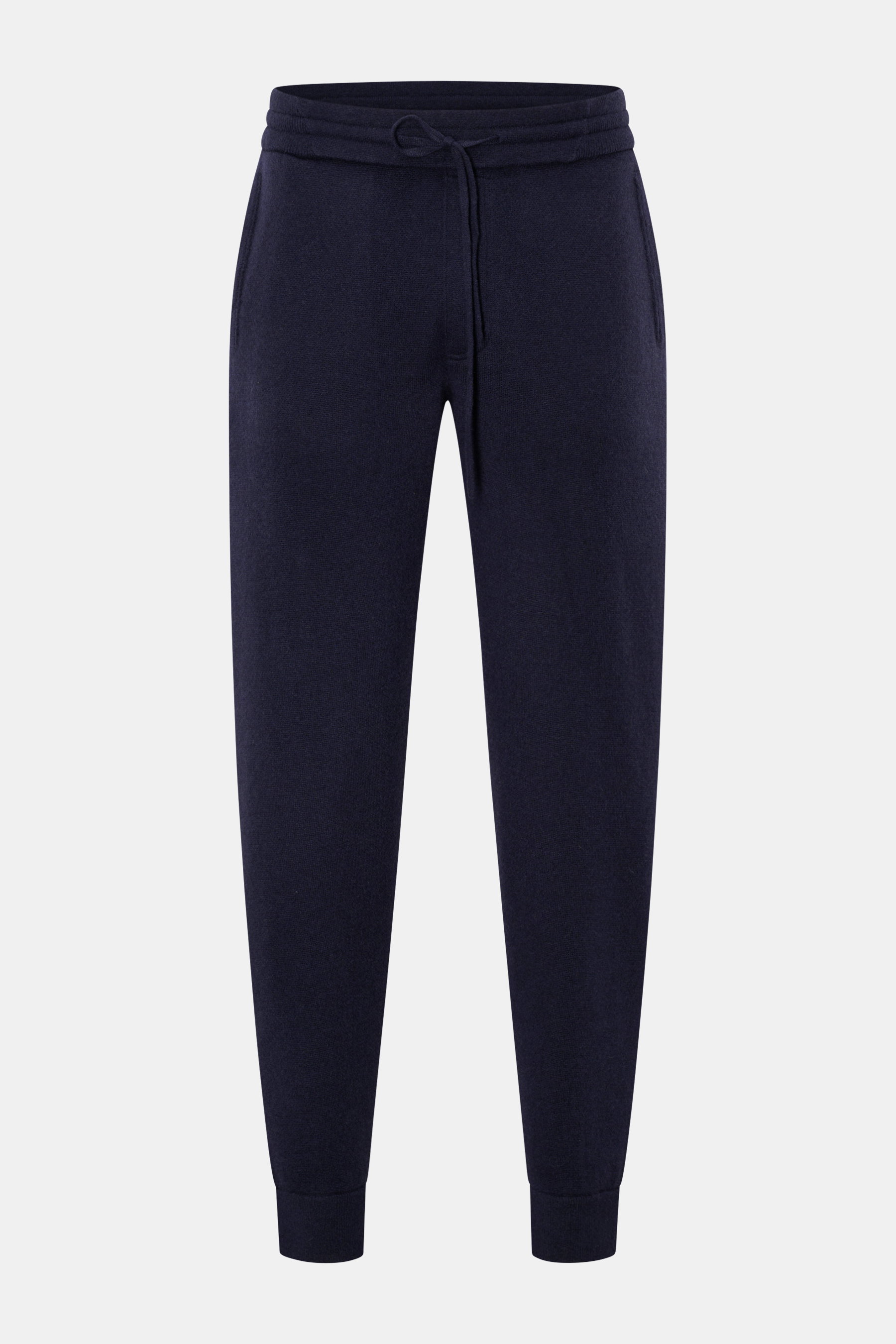 von Braun Cashmere Jogpants navy, frontale Ansicht, weiche, wärmende Jogpants mit hohem Bund, elastischem Tunnelzug, schmal zulaufend, Hüft- und Gesäßtaschen, aus feinem mongolischem Cashmere.