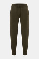 Front view of von Braun Cashmere jogger pants dark olive in a tapered fit with elasticated waistband and drawstring.

<p>VON BRAUN focuses on sporty comfort with these soft, warm cashmere jogger pants made from high-quality, fine cashmere from Mongolia.