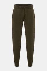 Front view of von Braun Cashmere jogger pants dark olive in a tapered fit with elasticated waistband and drawstring.

<p>VON BRAUN focuses on sporty comfort with these soft, warm cashmere jogger pants made from high-quality, fine cashmere from Mongolia.