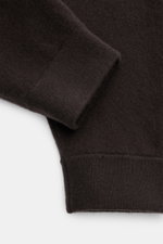 Close-up view of the cuff and hem of von Braun Cashmere jogger pants dark brown, showing soft pure cashmere knit fabric.

<p>VON BRAUN focuses on sporty comfort with these soft, warm cashmere jogger pants made from high-quality, fine cashmere from Mongoli
