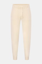 Front view of von Braun Cashmere jogger pants cream showcasing a high waist, tapered fit, elasticated waistband with drawstring, angled hip pockets, and soft pure cashmere knit.

<p>VON BRAUN focuses on sporty comfort with these soft, warm cashmere jogg