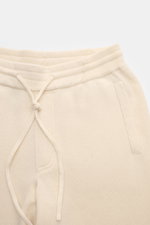 Close-up front view of von Braun Cashmere jogger pants cream showing elasticated waistband with drawstring and angled hip pockets in soft, warm cream cashmere knit.

<p>VON BRAUN focuses on sporty comfort with these soft, warm cashmere jogger pants made