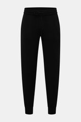 Front view of von Braun Cashmere jogger pants black, soft high-waist tapered fit with elastic drawstring waistband.

<p>VON BRAUN focuses on sporty comfort with these soft, warm cashmere jogger pants made from high-quality, fine cashmere from Mongolia.</p