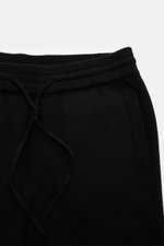 Close-up front view of von Braun Cashmere jogger pants black showing elasticated waistband with drawstring and angled hip pockets.

<p>VON BRAUN focuses on sporty comfort with these soft, warm cashmere jogger pants made from high-quality, fine cashmere fr
