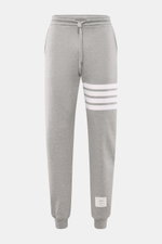 Thom Browne Sweathose grau meliert, Slim Fit, kurz, elastischer Bund, Tunnelzug, französische Taschen, Rippbündchen, Streifen-Detail, Frontansicht