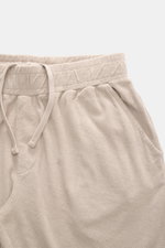 Beige 04651/ A trip in a bag Frottee-Shorts 'Terry' aus weichem Baumwoll-Frottee, Regular Fit, elastischer Bund mit Tunnelzug, seitliche Taschen, Detailansicht von oben.