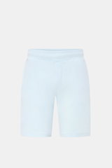 Frontansicht der pastellblauen 04651/ A trip in a bag Frottee-Shorts 'Terry' aus weichem Baumwoll-Frottee mit elastischem Bund und Taschen.