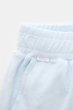 04651/ A trip in a bag Frottee-Shorts 'Terry' pastellblau, weiche Baumwolle, elastischer Bund, französische Taschen, Detailansicht von oben.