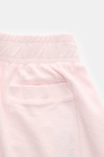Rückansicht der roséfarbenen 04651/ A trip in a bag Frottee-Shorts 'Terry' mit elastischem Bund, Leistentasche und weichem Baumwollfrottee.