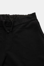 Schwarze 04651/ A trip in a bag Sweat-Shorts aus Baumwolle mit elastischem Bund, Tunnelzug, Regular Fit, französischen Taschen, Detailaufnahme von oben.