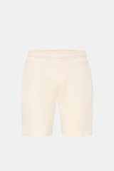 Frontansicht der cremefarbenen 04651/ A trip in a bag Sweat-Shorts 'CL' aus Bio-Baumwolle und Leinen mit elastischem Bund und Tunnelzug.