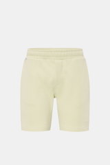 Frontale Nahaufnahme der pastellgrünen 04651/ A trip in a bag Sweat-Shorts 'CL' aus Bio-Baumwolle und Leinen mit elastischem Bund, Tunnelzug und Taschen.
