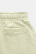 04651/ A trip in a bag Sweat-Shorts 'CL' pastellgrün, Detailrückansicht elastischer Bund, Leistentasche aus Bio-Baumwolle und Leinen.