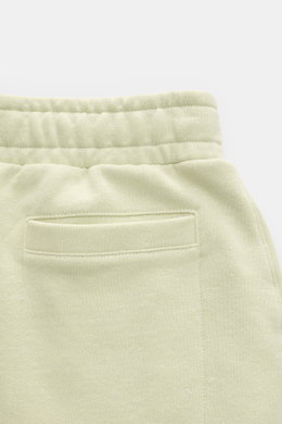 04651/ A trip in a bag Sweat-Shorts 'CL' pastellgrün, Detailrückansicht elastischer Bund, Leistentasche aus Bio-Baumwolle und Leinen.