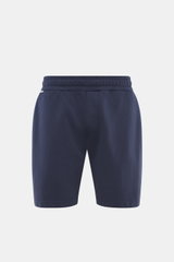 04651/ A trip in a bag Sweatshorts 'Studio' navy, frontale Nahaufnahme, Sweat aus reiner Baumwolle, schwere Qualität, weicher Griff, Slim Fit, elastischer Bund mit Tunnelzug, angedeuteter Eingriff, französische Taschen, Leistentasche am Gesäß, kleines Web