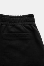 Schwarze 04651/ A trip in a bag Sweatshorts 'Studio' Slim Fit, Sweat aus reiner Baumwolle, elastischer Bund, franz. Taschen, Leistentasche, Weblabel, Detailrückansicht.