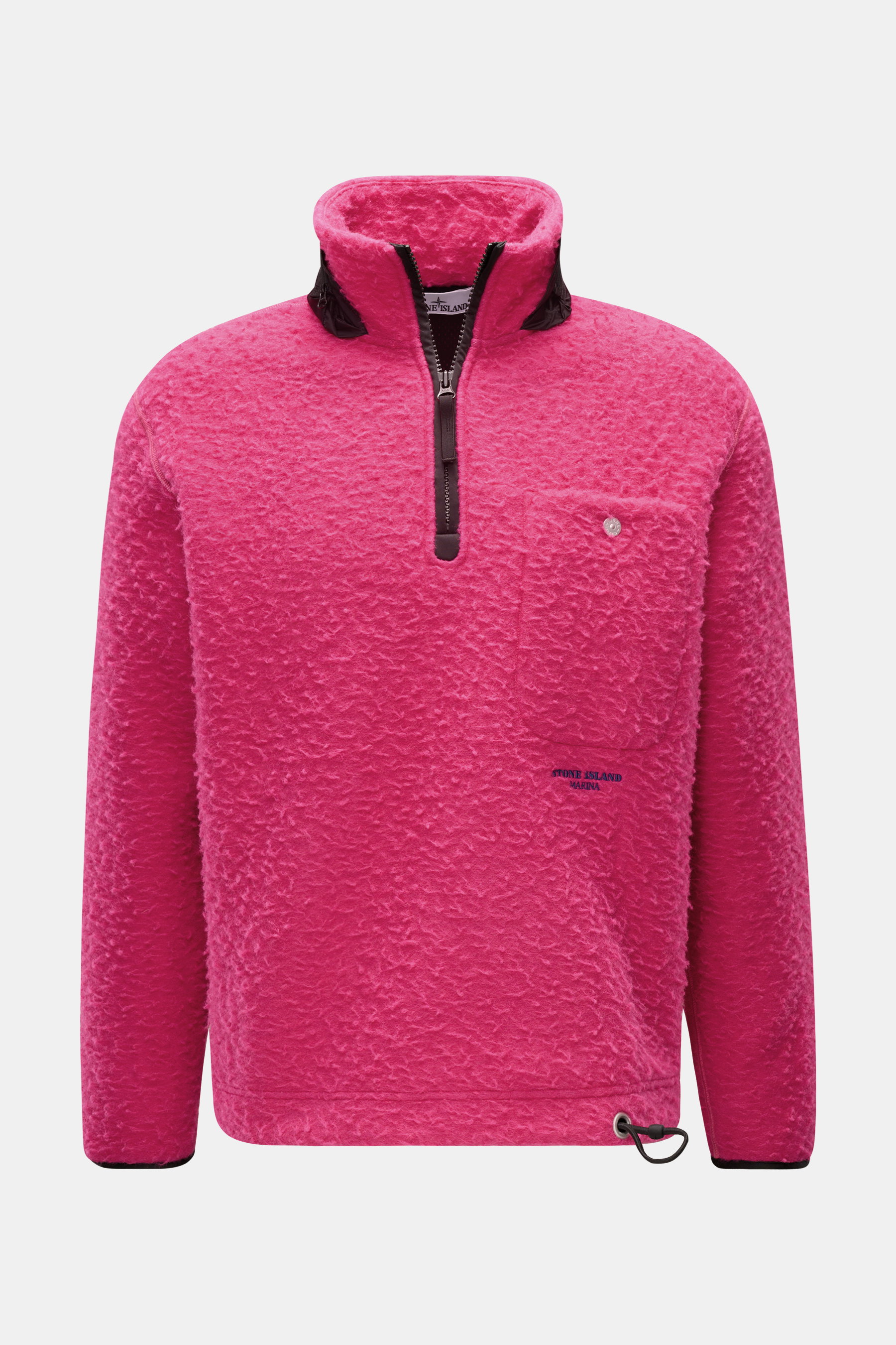 Stone Island Troyer 'Marina' magenta, Frontansicht, Woll-Mix mit Vintage-Optik, hochschließender Kragen mit Zipper, Brusttasche, Logo-Stitching, Mesh-Futter, regulierbarer Saum.