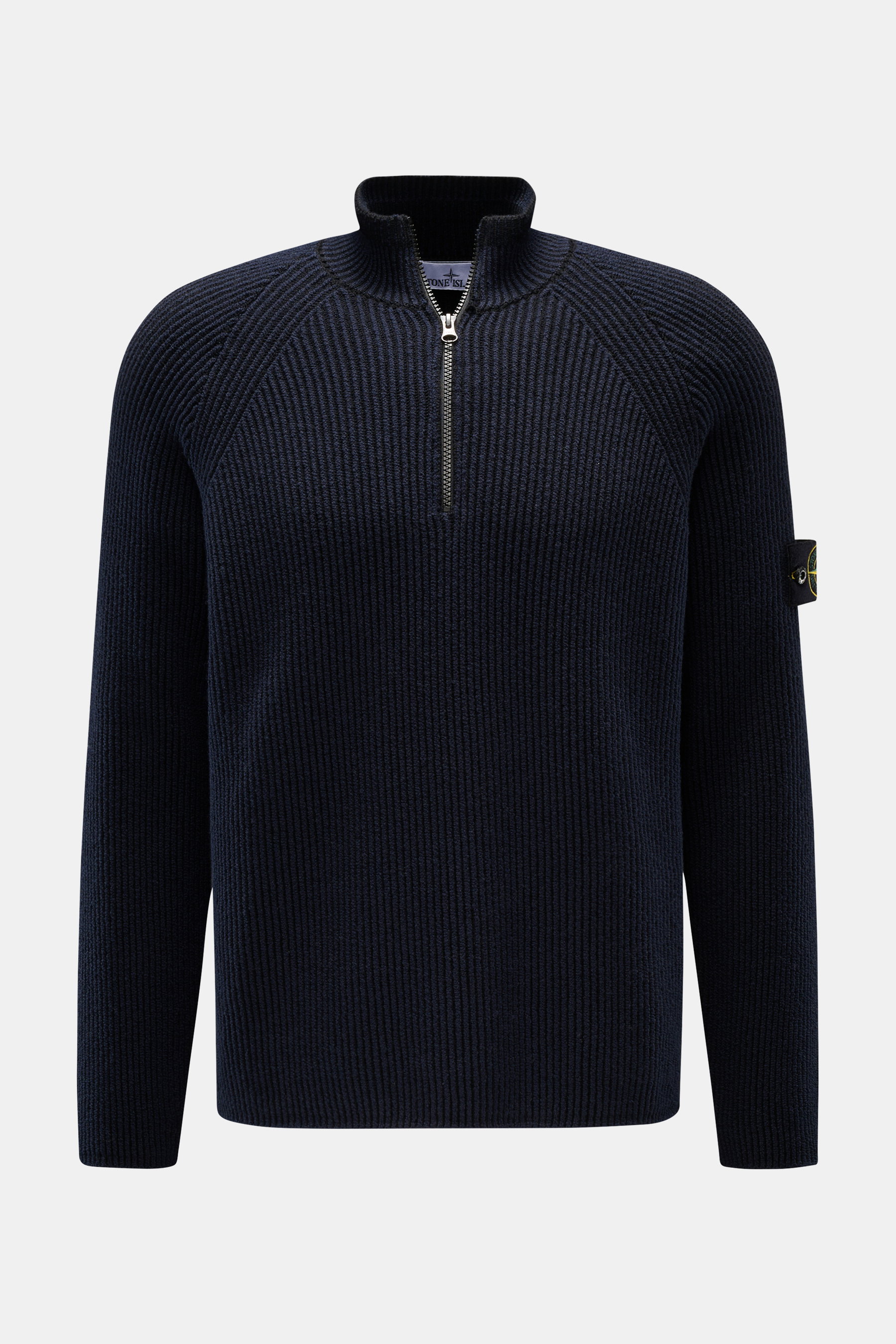 Stone Island Troyer 'Vanise' navy, frontal fotografiert, Mix aus Wolle, Baumwolle, Microfaser, Patentstrick, mittelfeines Strickbild, Regular Fit, Stehkragen mit Zipper, Raglanärmel, Kompass-Badge am Ärmel, leicht griffige Haptik.