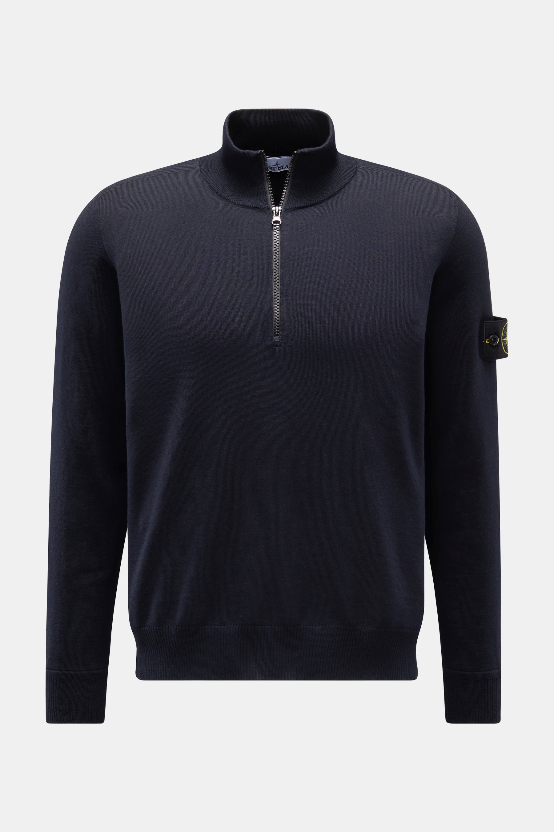 Stone Island Troyer 'Light Pure Wool' navy, frontale Aufnahme, Slim Fit Strickklassiker aus feiner Schurwolle mit Zipper-Kragen und Kompass-Badge am Ärmel.