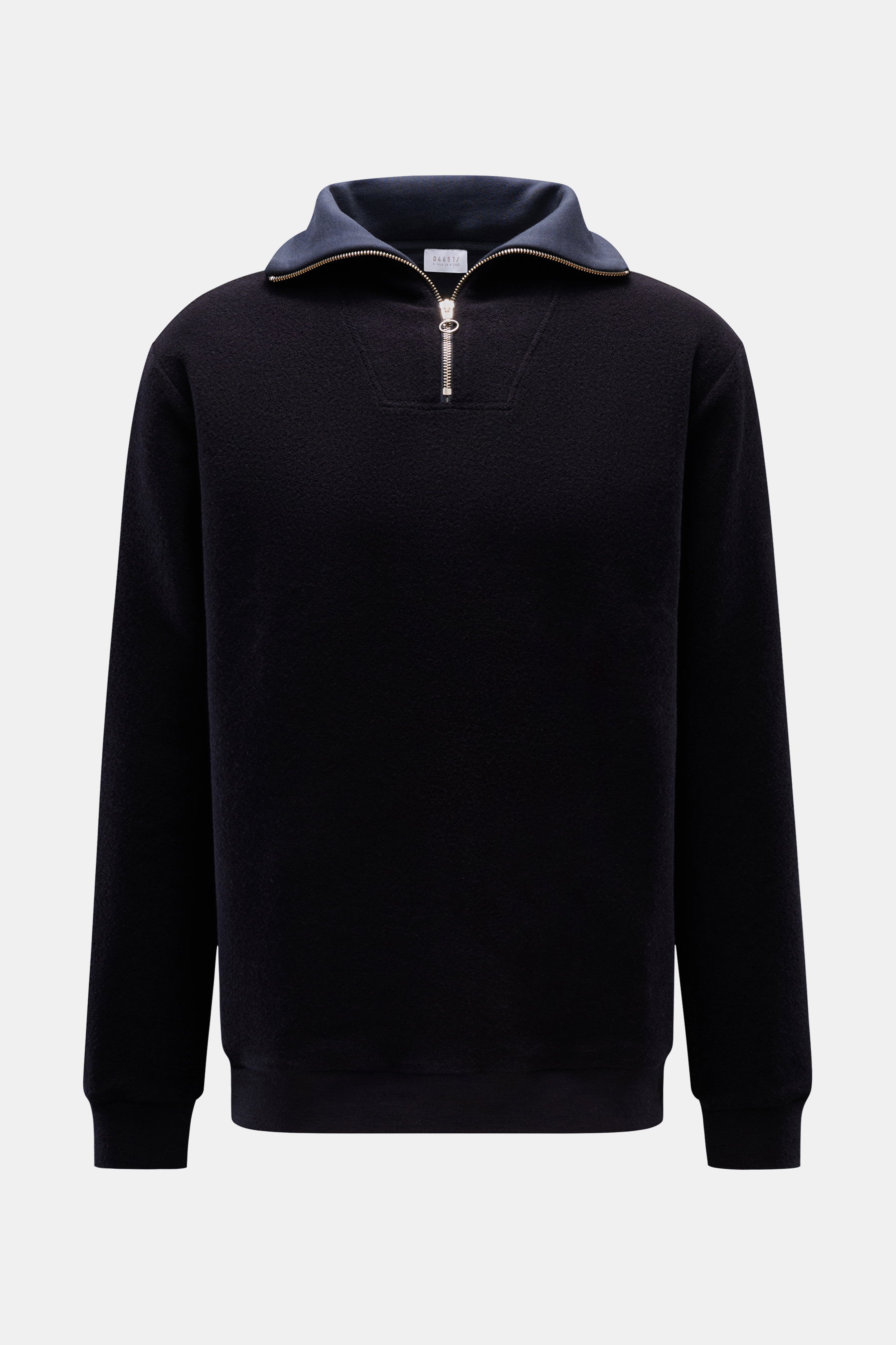 Vorderansicht des 04651/ A trip in a bag Troyer 'Cw Quarter Zip' navy aus woll-baumwollmix, samtiger Fleece-Textur, Troyer-Kragen mit Reißverschluss, Rippbündchen, Regular Fit.