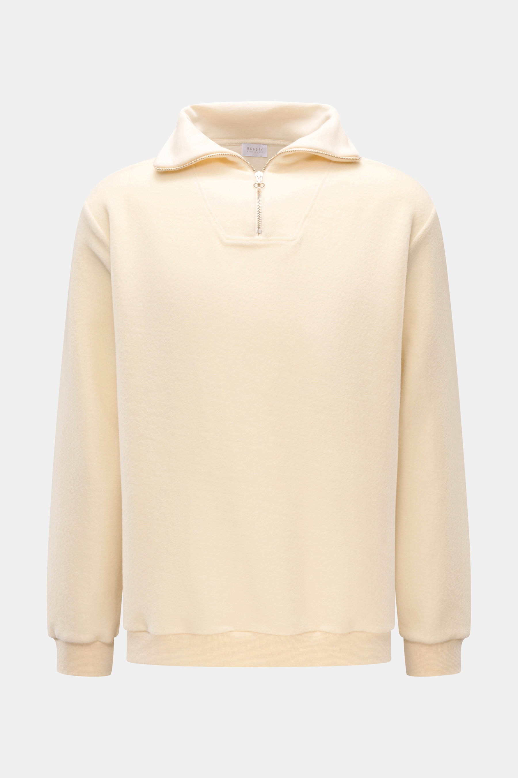 04651/ A trip in a bag Troyer 'Cw Quarter Zip' creme, frontale Aufnahme, samtige Fleece-Textur, Woll-Baumwoll-Mix, Troyer-Kragen mit Reißverschluss, Rippbündchen, Regular Fit.