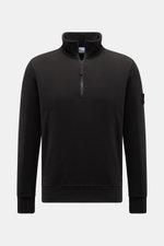 Stone Island Sweat-Troyer "Basic Sweat" schwarz, frontale Nahaufnahme, reine Baumwolle, weicher Griff, Regular Fit, Troyer-Kragen mit Reißverschluss, Kompass-Badge am Oberarm, flexible Rippbündchen, sportives Essential für urbane Looks.