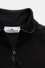 Stone Island Sweat-Troyer 'Basic Sweat' schwarz, Nahaufnahme von Troyer-Kragen mit Reißverschluss, reine Baumwolle, Regular Fit, Kompass-Badge, weicher Griff, flexible Rippbündchen.