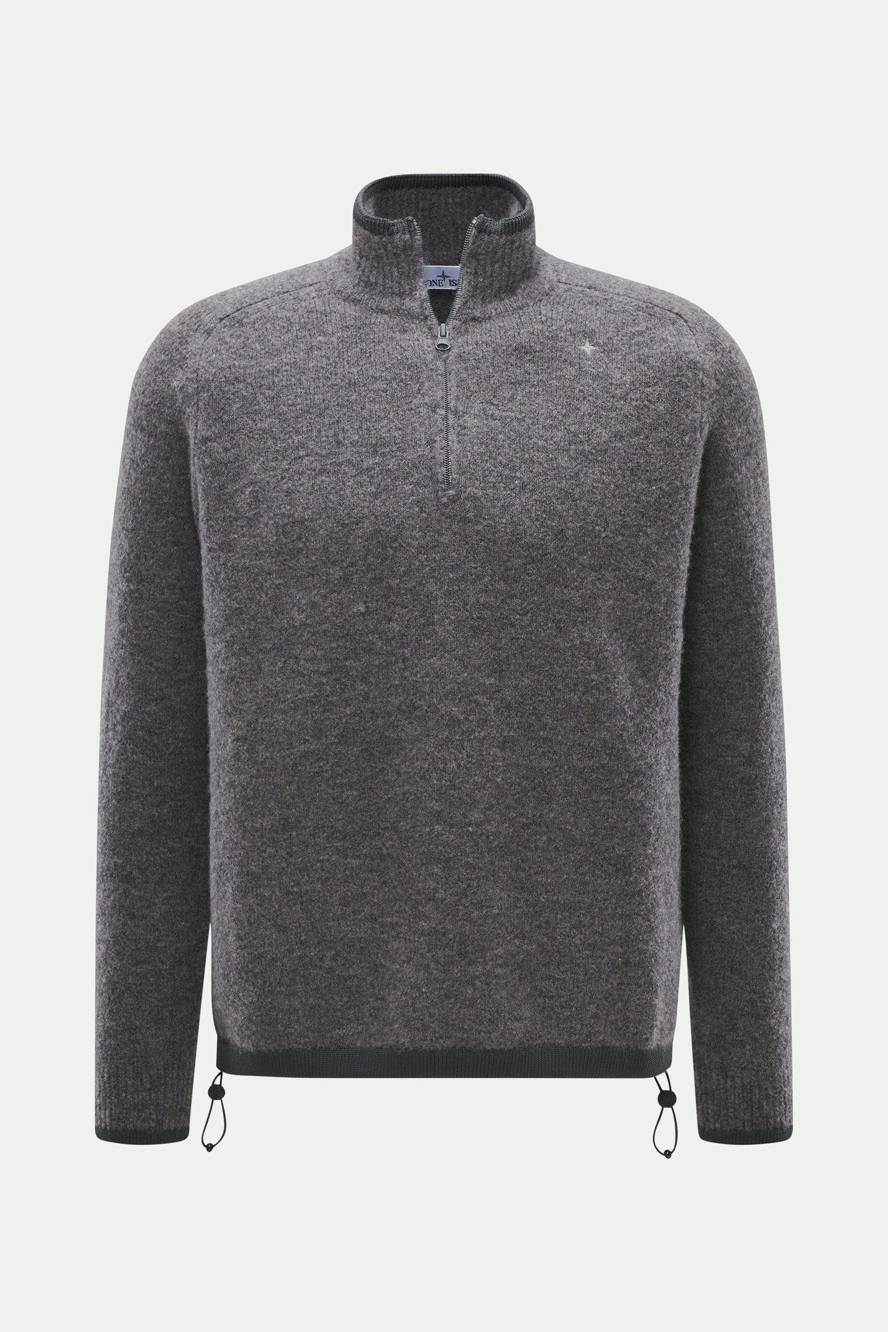 Stone Island Troyer 'Stellina' dunkelgrau meliert, frontal fotografiert, Mix aus Schurwolle und Microfaser, weicher Griff, Regular Fit, Troyer-Kragen, Rippbündchen, dezentes Stellina-Stitching.
