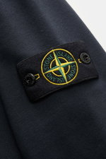 Close-up front-side view of the compass badge on the upper arm of the Stone Island Sweat-Troyer 'Basic Sweat' navy sweatshirt, showing pure cotton fabric and soft texture.

<p>Sporty essential: This half-zip sweatshirt by STONE ISLAND combines casual comf