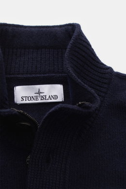 Close-up front view of the Stone Island Half-zip jumper 'Lambswool' navy, showing its warm wool blend, half-zip collar with embossed buttons, ribbed knit, and brand label. 

<p>A stylish essential for the colder months: This timeless half-zip jumper by ST