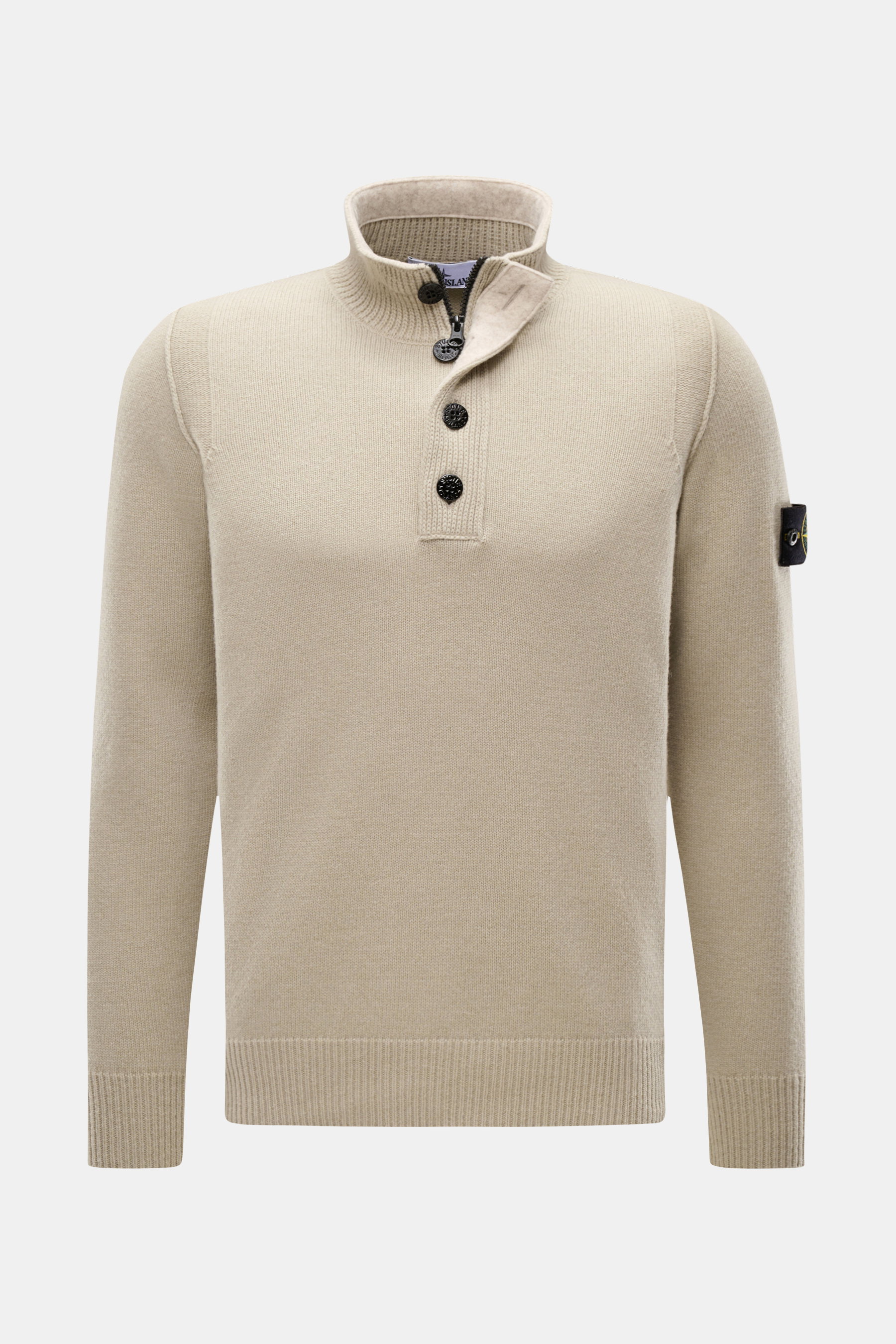 Frontale Ansicht des Stone Island Troyer 'Lambswool' taupe mit Wollmix, Troyer-Kragen, Zipper, Knöpfen und Kompass-Badge am Oberarm.