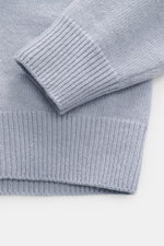Close-up front view of the sleeve cuff and hem of the Stone Island Half-zip jumper 'Lambswool' smoky blue, showing medium-fine knit wool blend fabric with elasticated ribbed bands.

<p>A stylish essential for the colder months: This timeless half-zip jump