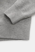 Close-up side view of the sleeve and body of the Stone Island Half-zip jumper 'Lambswool' grey melange, made from a warm wool blend with elasticated ribbed bands.

Description: <p>A stylish essential for the colder months: This timeless half-zip jumper by