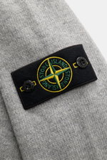 Stone Island Half-zip jumper 'Lambswool' grey melange close-up from the front showing knit texture and signature compass badge with embossed buttons on collar. A stylish essential for colder months: this timeless half-zip jumper by STONE ISLAND with zip a