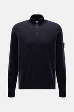 Front view of Stone Island Troyer black quarter-zip jumper in slim fit, made of virgin wool and microfiber with soft touch and fine knit pattern.

Description: <p>Comfort meets style: The STONE ISLAND quarter-zip jumper complements your autumn wardrobe wi