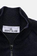 Close-up front view of Stone Island Troyer black quarter-zip jumper showing ribbed collar, zipper, and knit texture.

Description: <p>Comfort meets style: The STONE ISLAND quarter-zip jumper complements your autumn wardrobe with warming comfort and modern