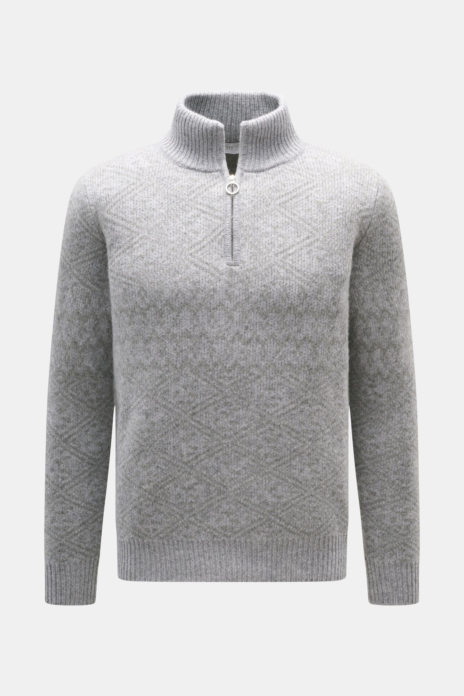 Vorderansicht des 04651/ A trip in a bag Troyer 'Shadow Norwegian' grau gemusterten Troyers mit tonalem Norweger-Strickmuster, Slim Fit, weichem Griff, voluminöser Qualität, mittelfeinem Strickbild, Troyer-Kragen mit Reißverschluss und komfortablen Rippbü