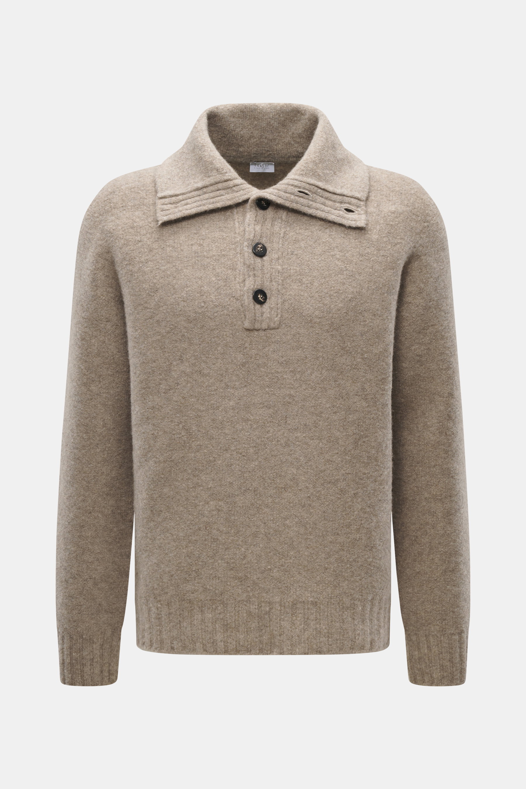 Frontansicht des 04651/ A trip in a bag Troyer 'Cloudy Wool' taupe meliert, Regular Fit mit Troyer-Kragen, Knöpfen, breiten Rippbündchen, weichem Griff, mittelgrobem Strickbild, Mix aus Schurwolle und Microfaser.