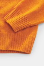 Close-up top-down view of the sleeve and cuff of the 04651/ A trip in a bag Cashmere quarter-zip jumper 'Extreme' orange, made of pure cashmere with a very soft feel, fine knit pattern, slim fit, sweater collar with zipper, and flexible ribbed cuffs.