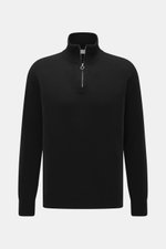 Front view of 04651/ A trip in a bag Cashmere quarter-zip jumper 'Extreme' black, pure cashmere, very soft feel, fine knit pattern, slim fit, sweater collar with zipper, flexible ribbed cuffs.