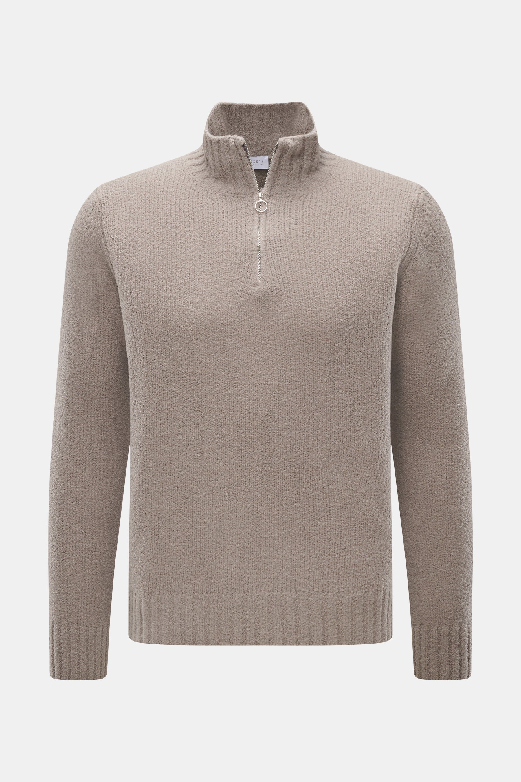 Frontansicht des 04651/ A trip in a bag Troyer 'Molly' taupe mit weicher Bouclé-Struktur, Slim Fit, Troyer-Kragen und Reißverschluss.