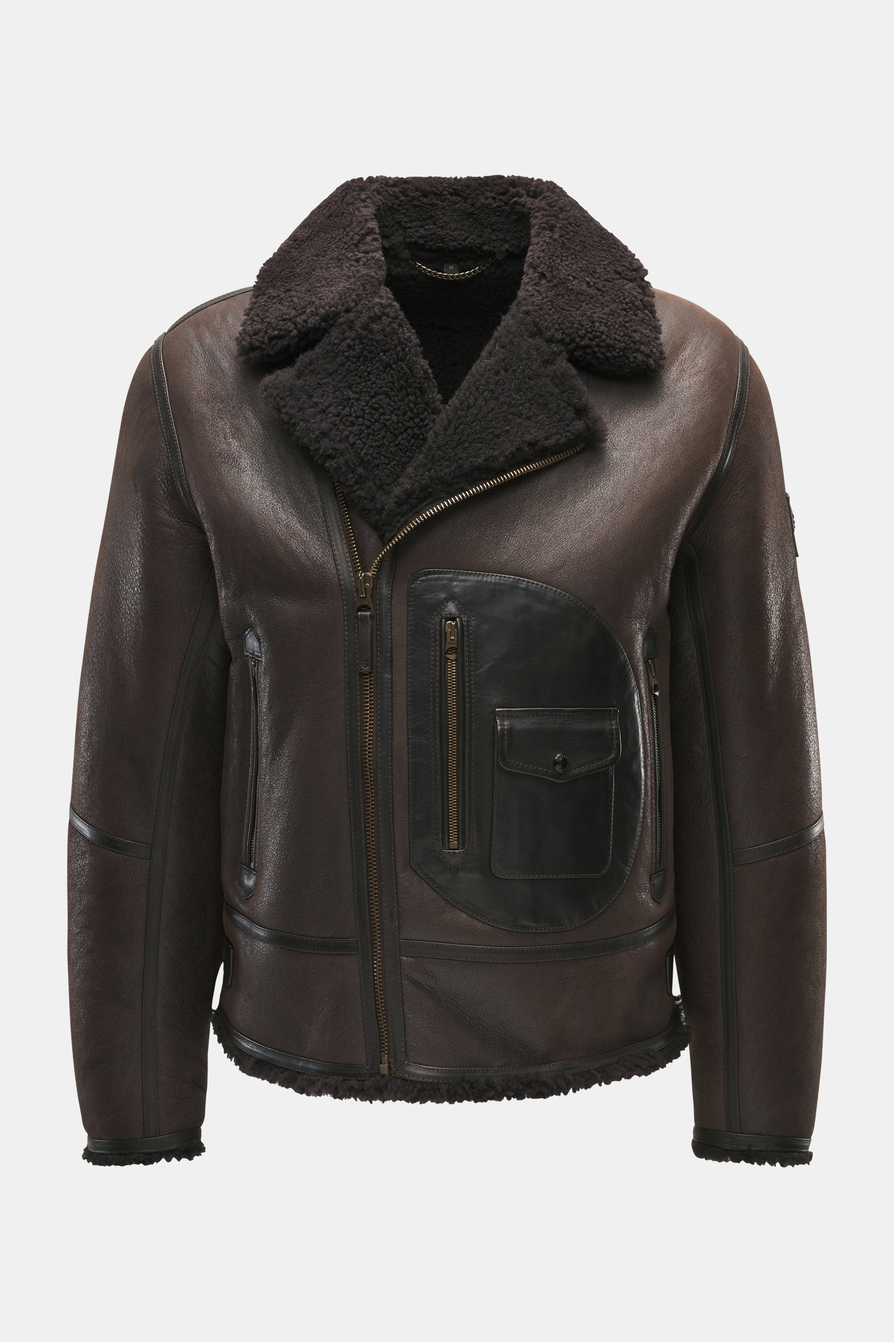 Belstaff Lammfelljacke 'Buxton Phoenix' braun, Frontansicht, edles Lammfell, Rindslederbesatz, Slim Fit, variabler Kragen, Reißverschluss, Taschen, Leder-Logo.