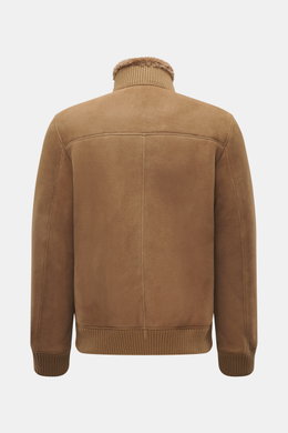Arma Sheepskin blouson 'Arek' brown shown from the back, featuring noble lamb velour leather, rib knit collar and cuffs, slim fit, and soft sheepskin inside. When temperatures drop, you need a garment that masters both style and function – like the Sheeps