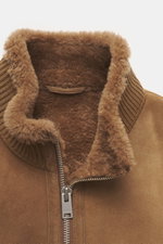 Arma Sheepskin blouson 'Arek' brown shown from a close-up front angle, highlighting the soft lamb velour leather, sheepskin lining, rib knit high collar, robust two-way zipper, and elastic rib cuffs. When temperatures drop, you need a garment that masters