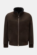 Arma Shearling blouson 'Arek' dark brown shown from the front, featuring fine lambskin suede, shearling interior, slim fit, ribbed collar, snap button pockets, and two-way zip. When temperatures drop, this stylish and functional jacket pairs well with den