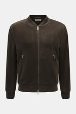 Arma Veloursleder-Blouson 'Didier' dunkelbraun, Frontansicht, Slim Fit, feines Veloursleder, Blousonkragen, Zwei-Wege-Reißverschluss, Hüfttaschen, Rippbündchen.
