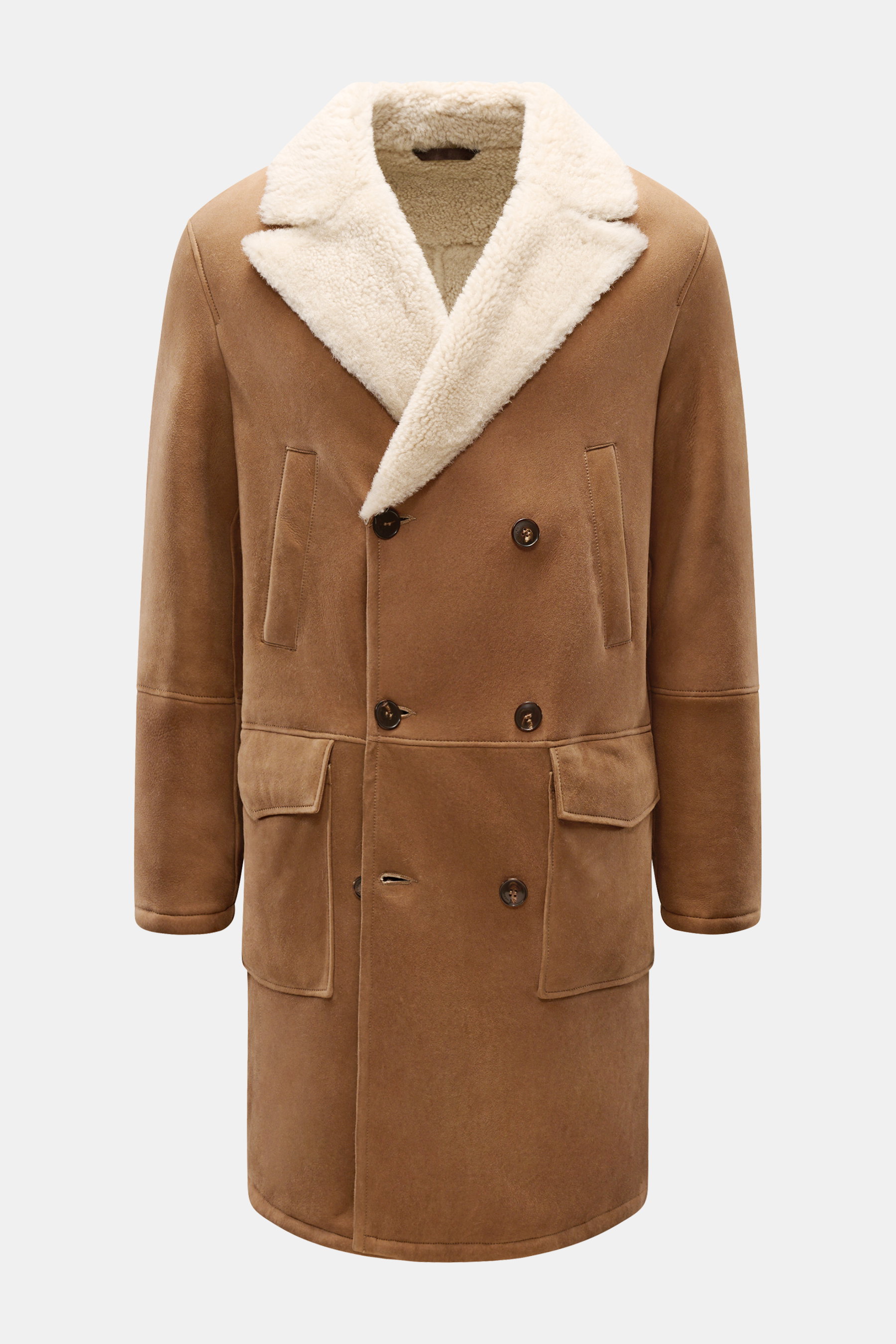 Manzoni 24 Lammfellmantel braun, frontale Nahaufnahme, Slim Fit, zweireihig, Spitzrevers, Lammvelours, Taschen, Knöpfe, warm, edel.
