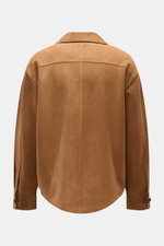 Rückansicht des Ami Paris Veloursleder-Overshirt camel, oversized, softes Veloursleder, kurzer Reverskragen, gerundeter Saum, Manschette mit Knopf.