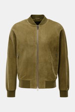 Arma Veloursleder-Blouson 'Dion' oliv, frontale Ansicht, Slim Fit, ungefüttert, mit Blousonkragen, zwei Innentaschen, elastischen Bündchen, Zwei-Wege-Zipper.